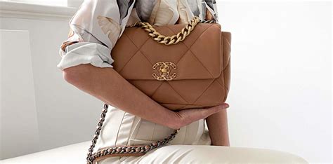 chanel 19 flap bag sizes